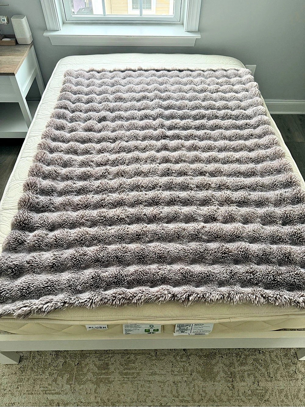 Maison & Jardin Faux Fur Throw Blanket Taupe Blush 50x60 Reversible Plush
